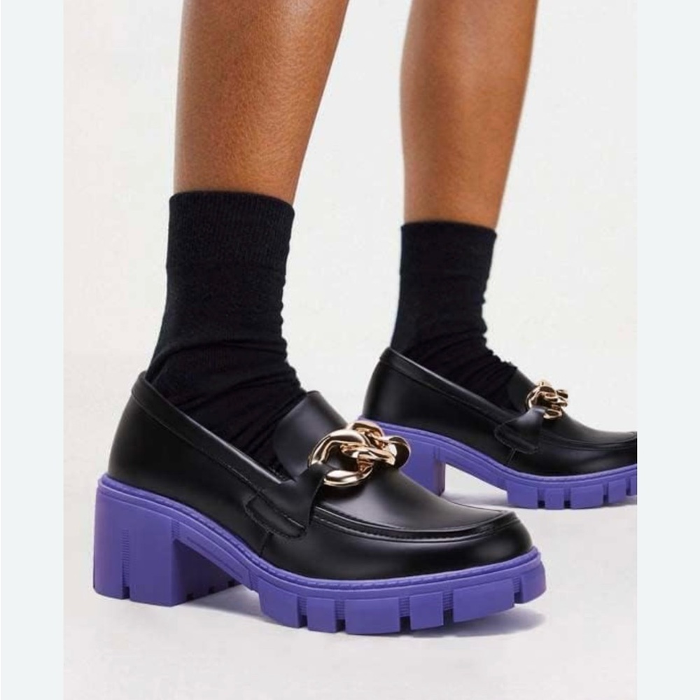 Tinstree faux leather chunky purple platform loafers with a chain accent Sz 8